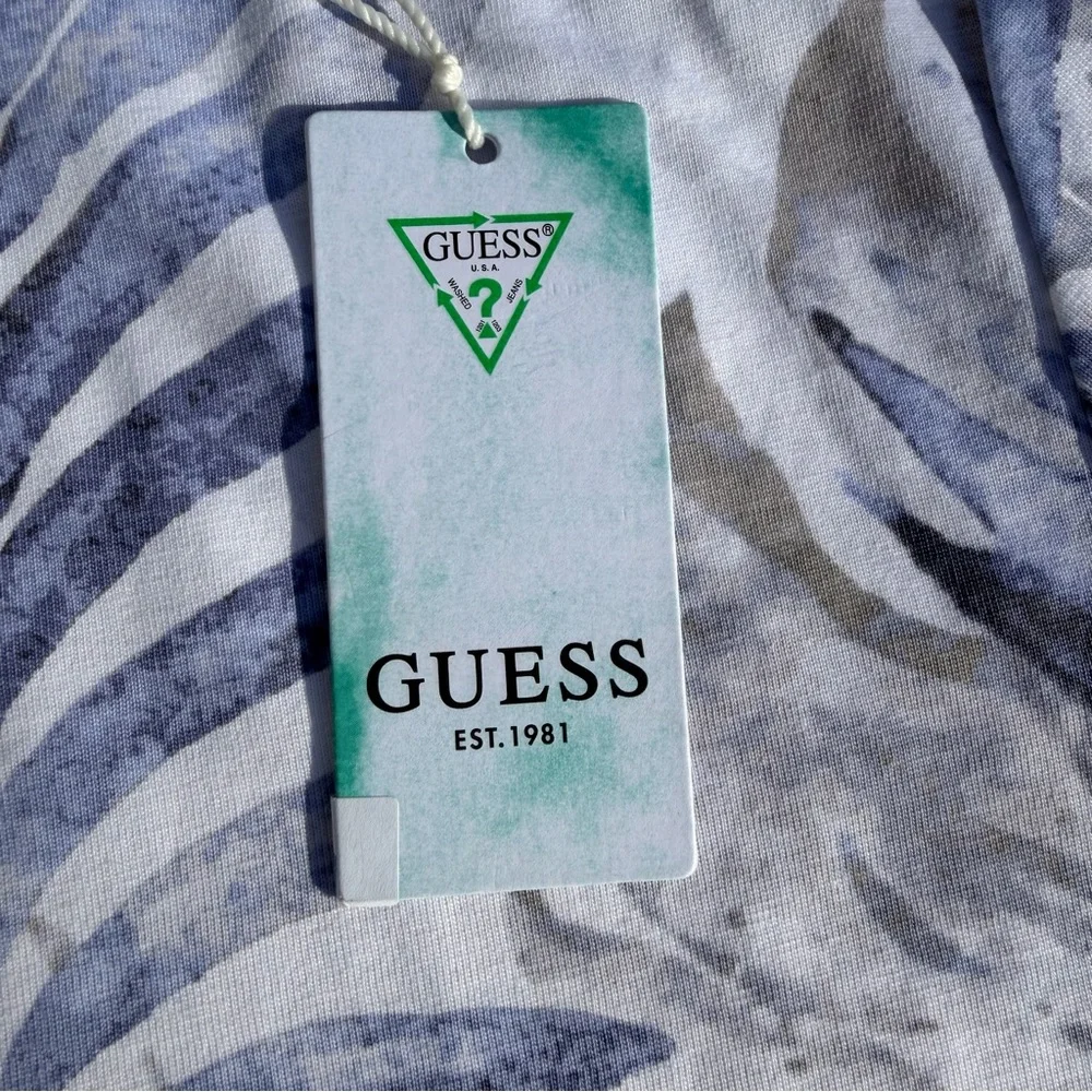 GUESS White & Light Blue Palm-Print Short Sleeve Tee - Picture 10 of 12